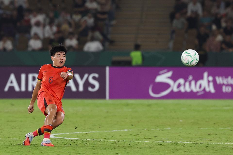 kaiyun体育-狼队官宣徐彬外租英甲队 最快7日晚迎首秀 仍可适时归队踢U21联赛